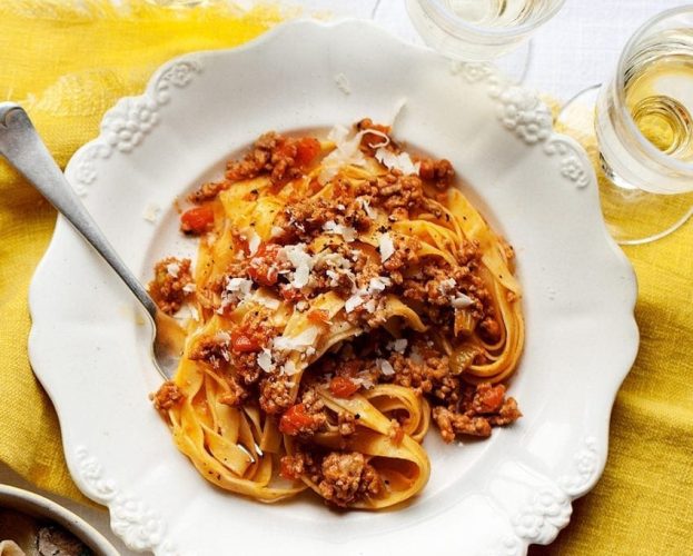 image of plate of pasta with mince ragu