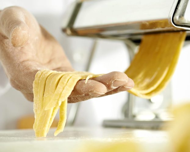 How to use a pasta machine