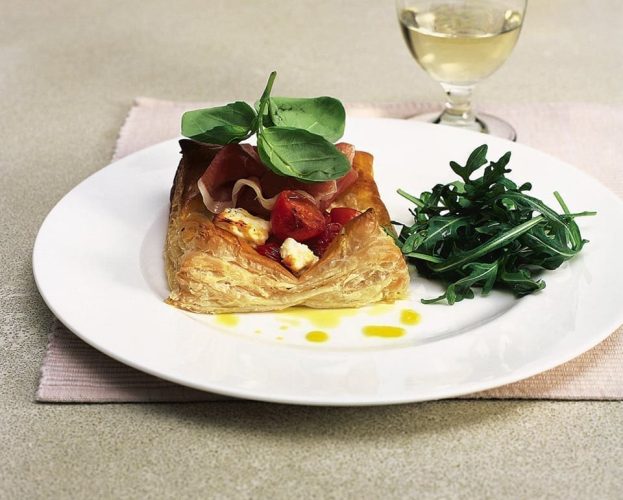 Simple tomato and goat's cheese tart with puff pastry