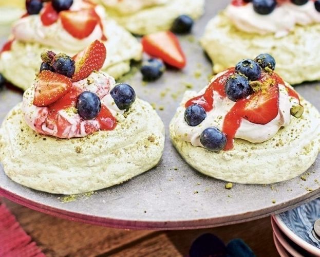 Individual pistachio meringues
