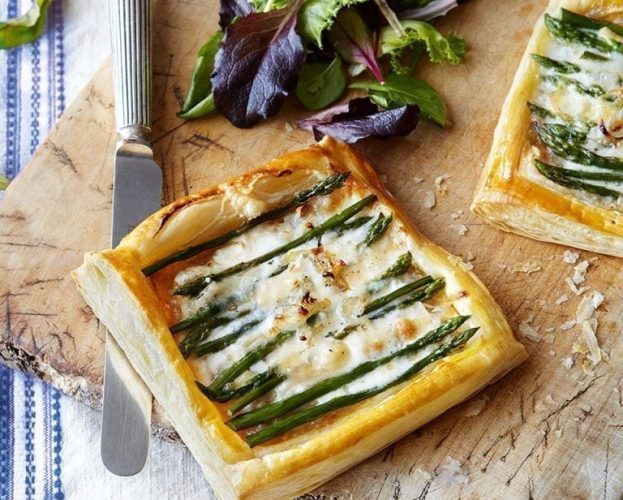 Quick asparagus and taleggio tart