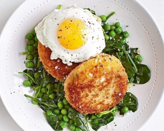 Fishcakes with minty peas and spinach