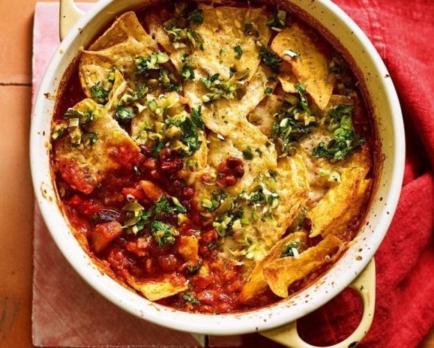 Veggie chilli with nachos