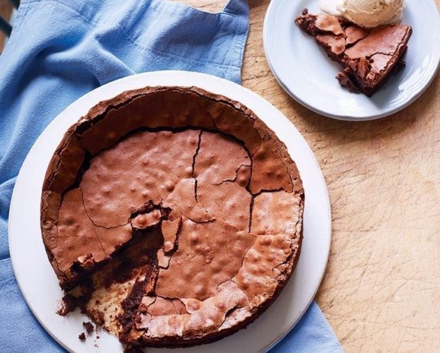 Easy flourless chocolate cake