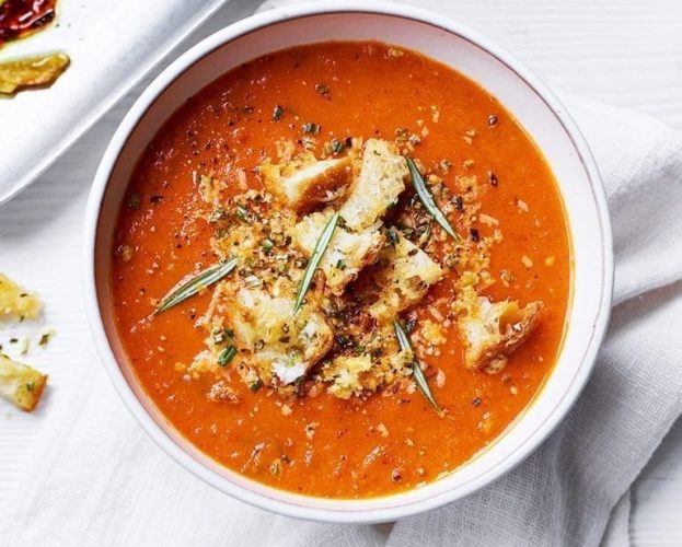 Roasted tomato soup with croutons sprinkled on top