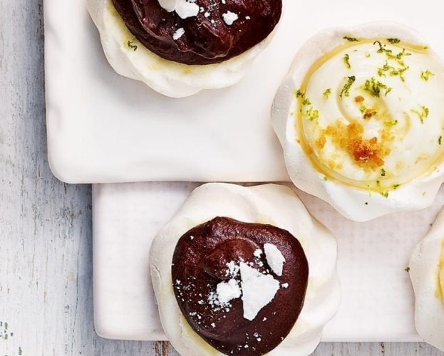 Chocolate meringue kisses