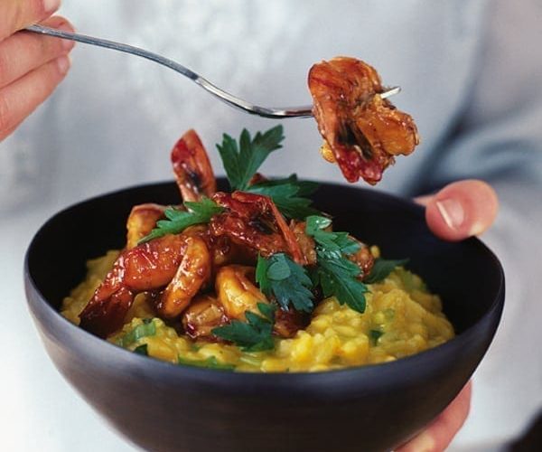 Lemon risotto with prawns in a black bowl