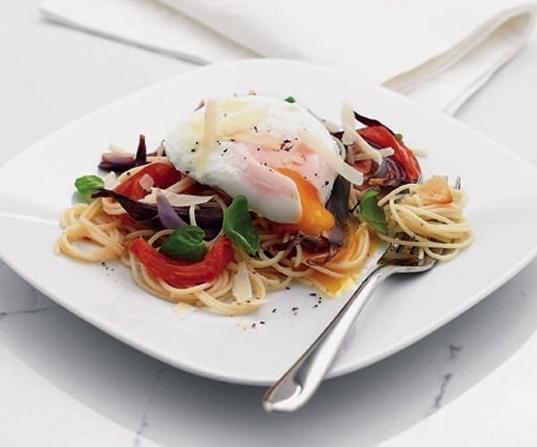 spaghetti with poached egg