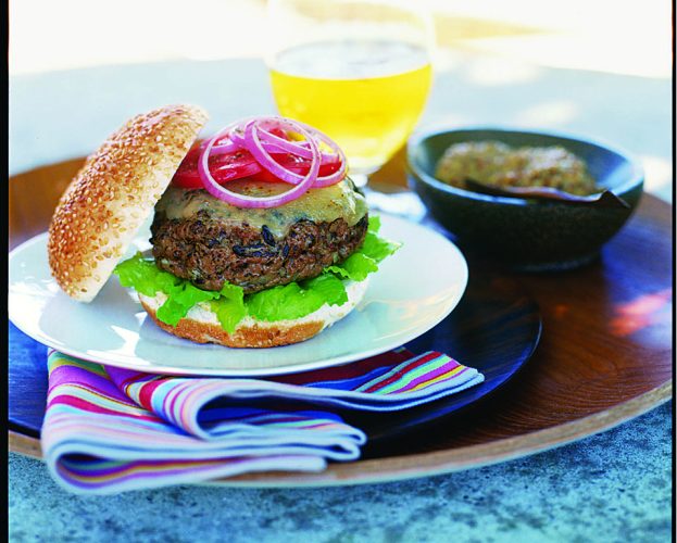 cheeseburgers in sesame buns