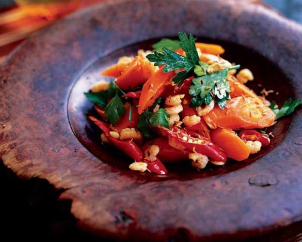 Prawns with carrots and chilli