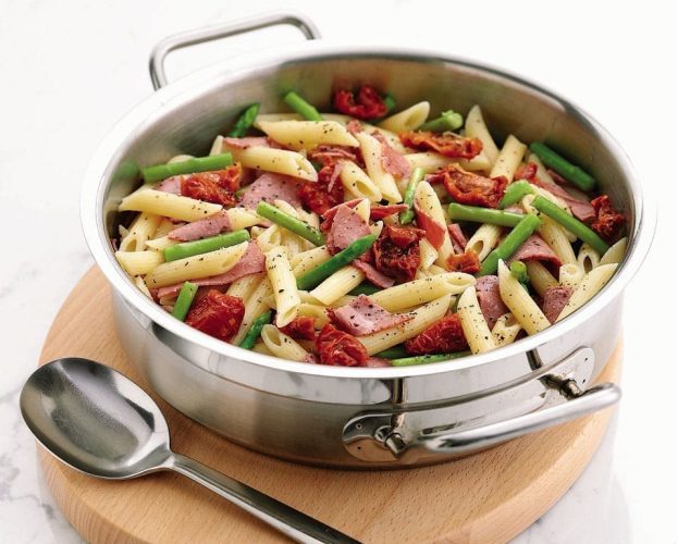 Pastrami, tomato and asparagus pasta