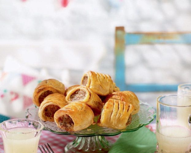 sausage rolls with ham and cheddar