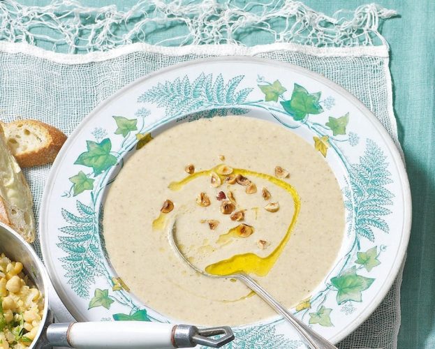 Creamed chickpea and hazelnut soup