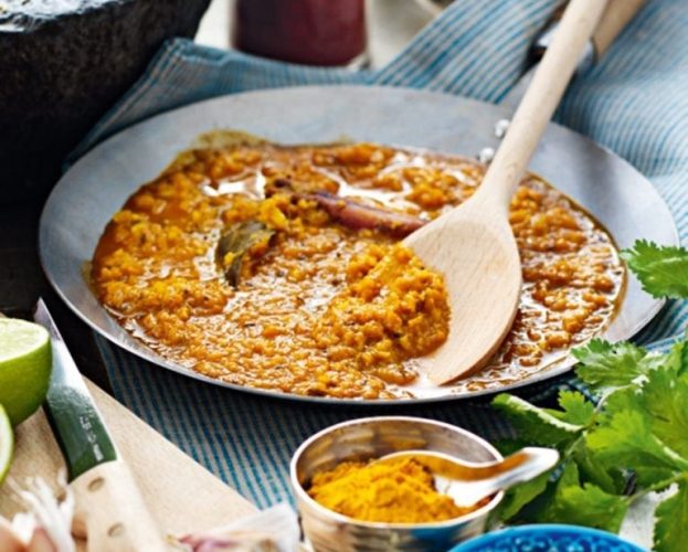 Basic curry sauce in a frying pan