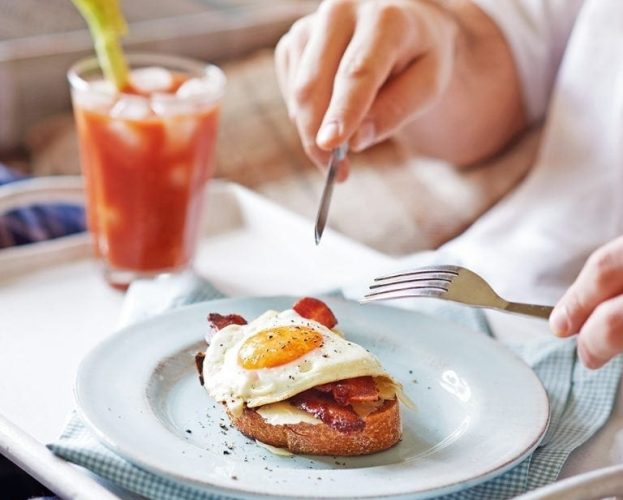 bacon and egg sandwich