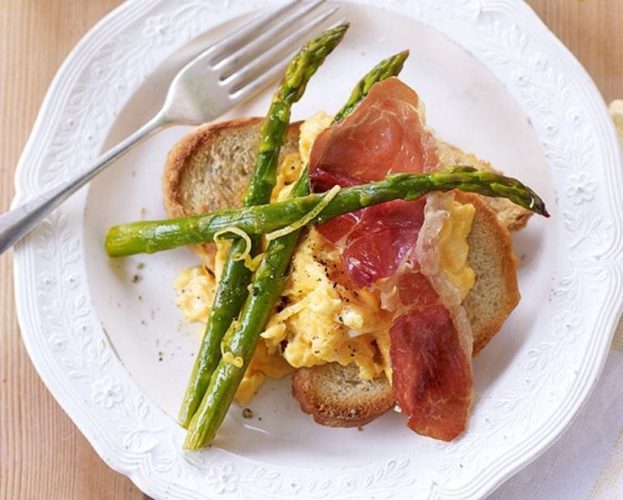 Roasted asparagus with scrambled egg and parma ham