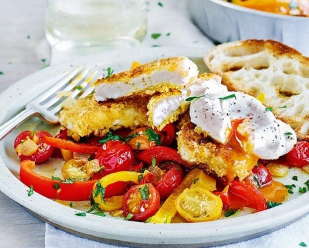 Crispy halloumi with spicy pepper and tomato salsa