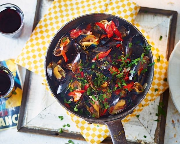 image of a pot of cooked mussels