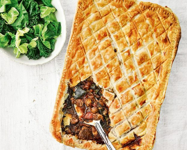 Peppered beef and mushroom pie
