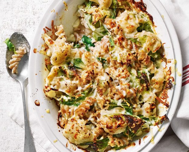 Cauliflower cheese and greens pasta bake