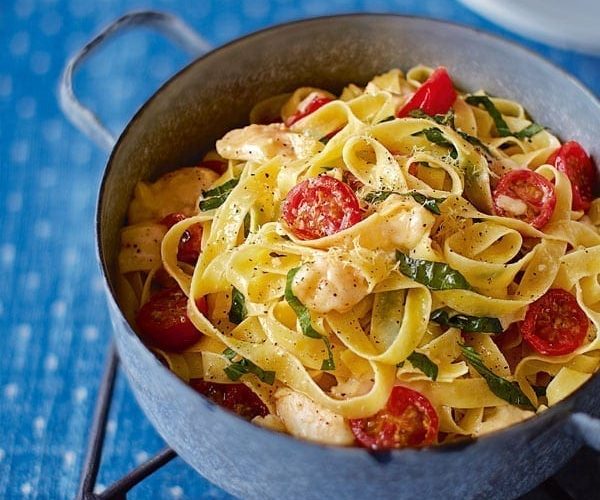 Ribbons of fettuccine in a bowl