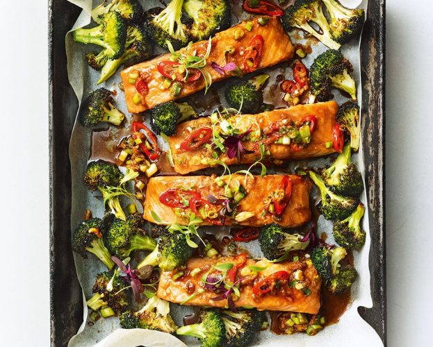 low calorie salmon and broccoli traybake