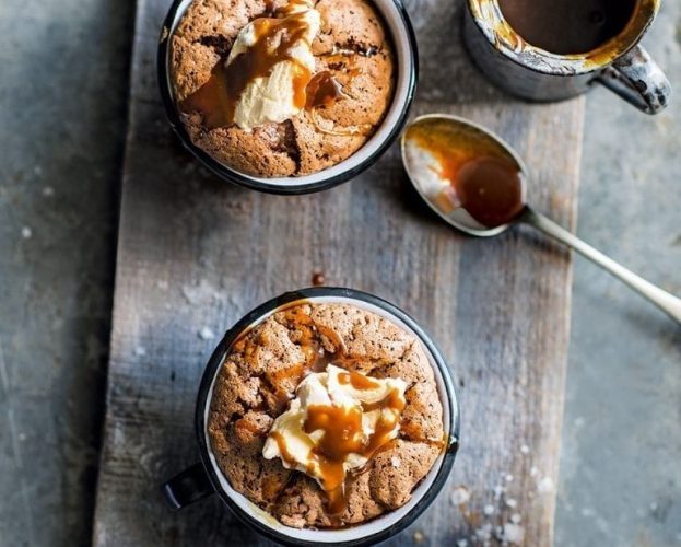 Warm Nutella puddings with chocolate caramel