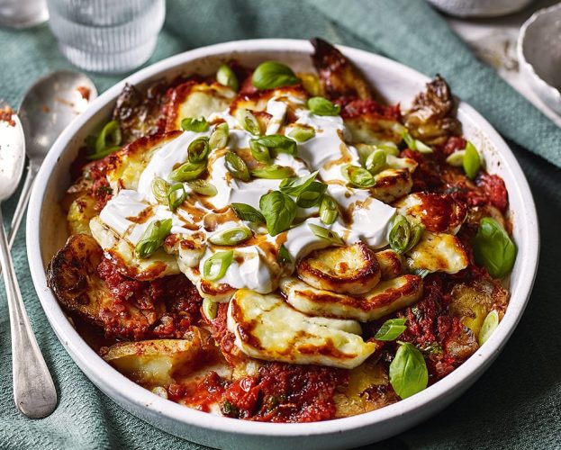 Crispy potato and halloumi bake
