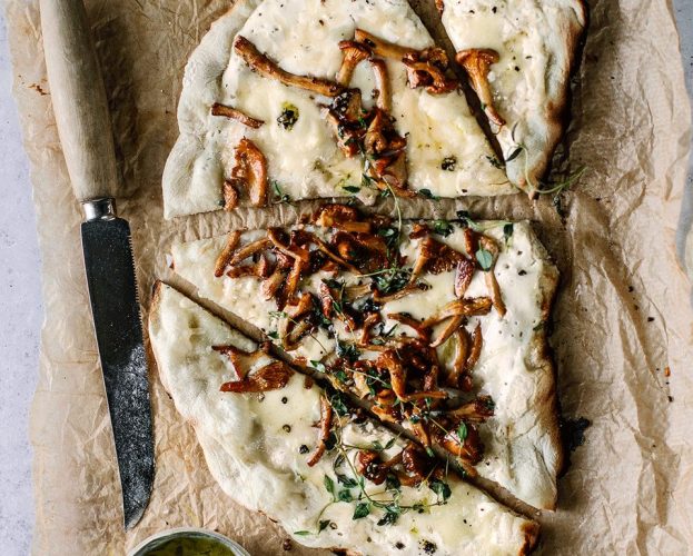 Chanterelle mushroom pizza bianca