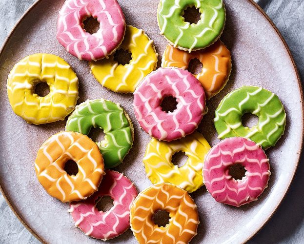 iced party ring biscuits