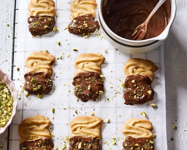 chocolate pistachio viennese whirls