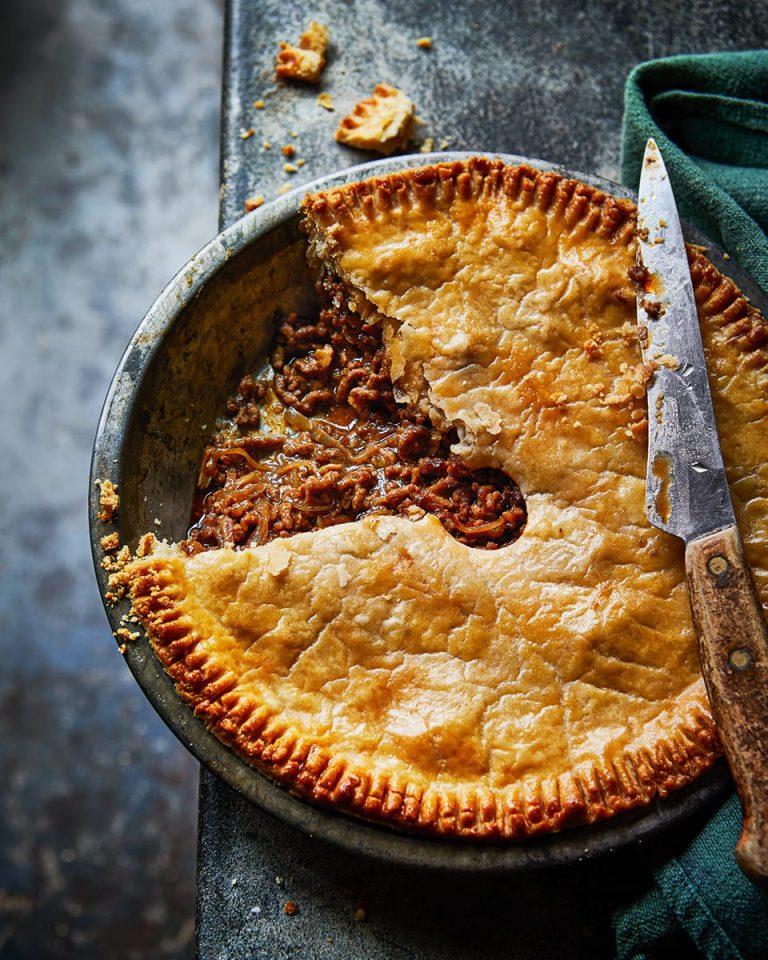 Minced beef onion pie