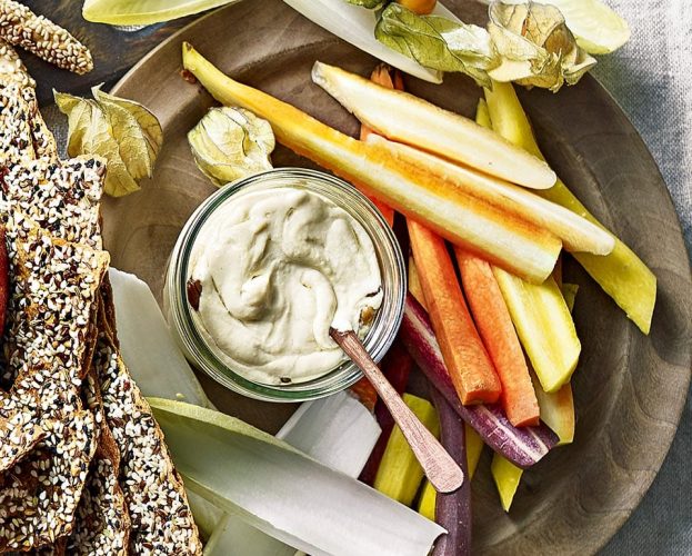 houmous with pine nuts