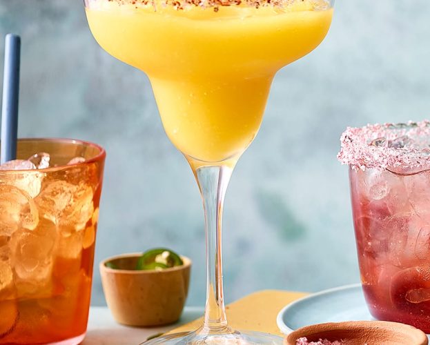 Frozen mango margarita
