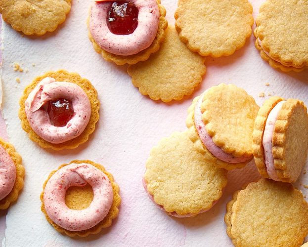 Strawberry custard creams