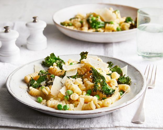 pasta with crispy kale and peas