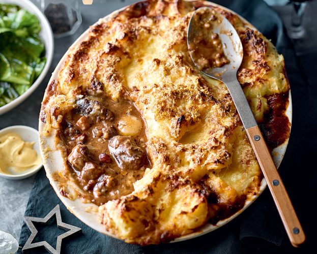 Beef bourguignon pie