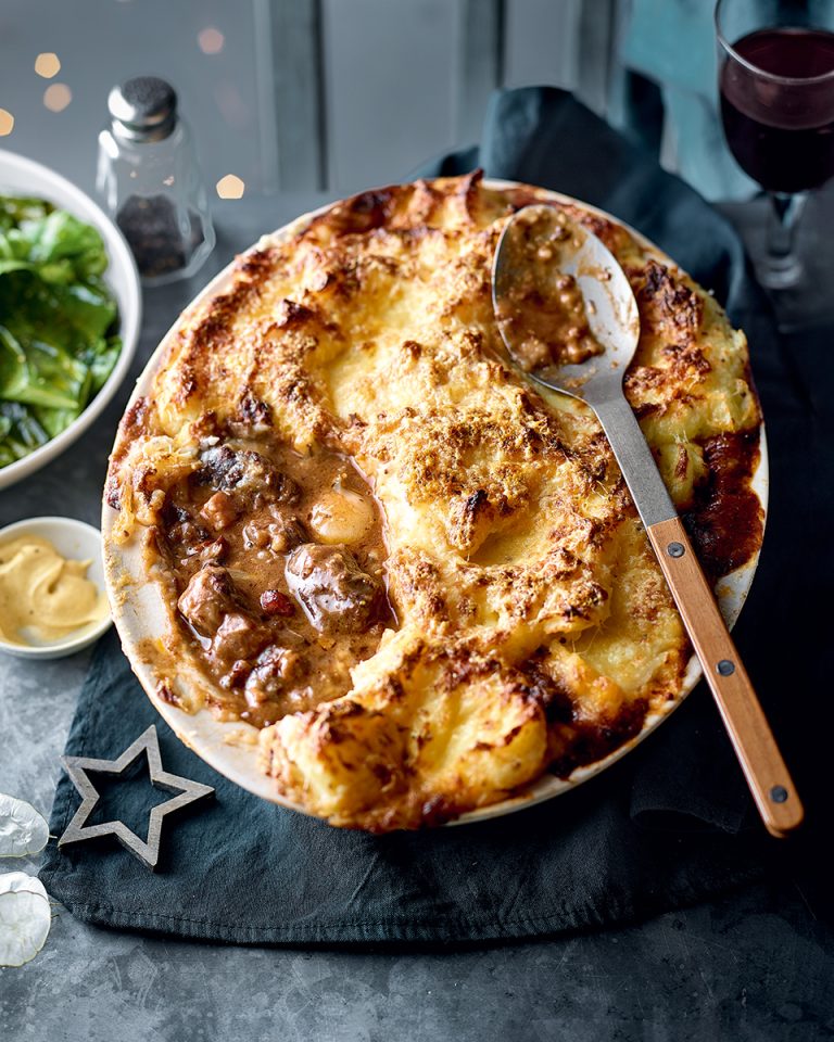 Beef bourguignon pie