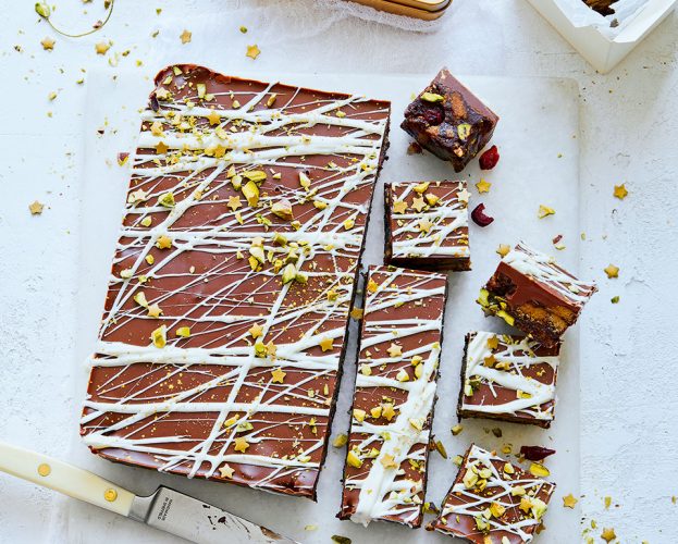chocolate and pistachio tiffin