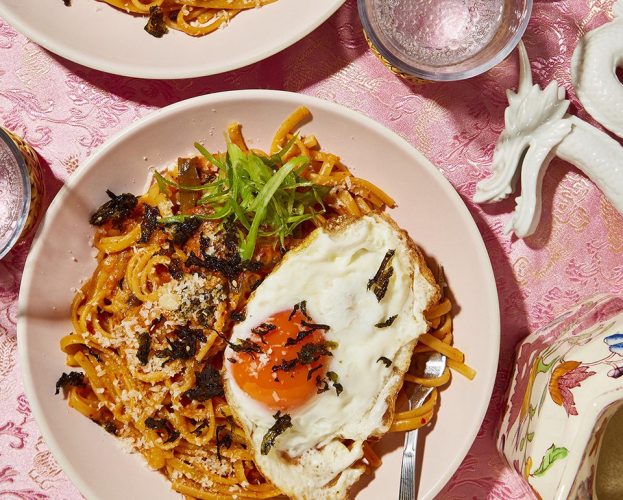 Cheesy kimchi linguine