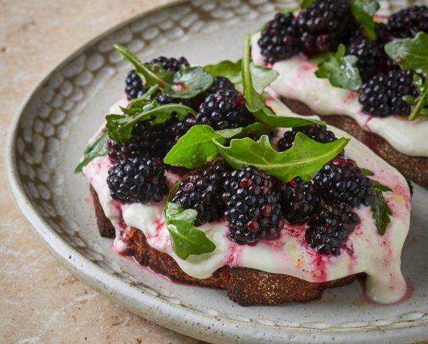 Blackberry tartines