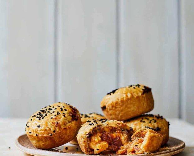 Mini cheese pies with chutney