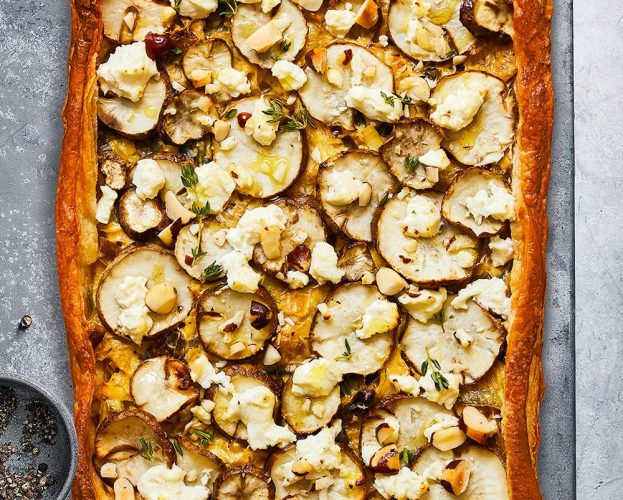 Jerusalem artichoke, leek and goat's cheese puff pastry tart