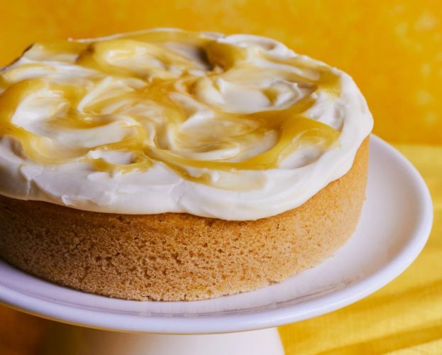 Stovetop lemon curd cake