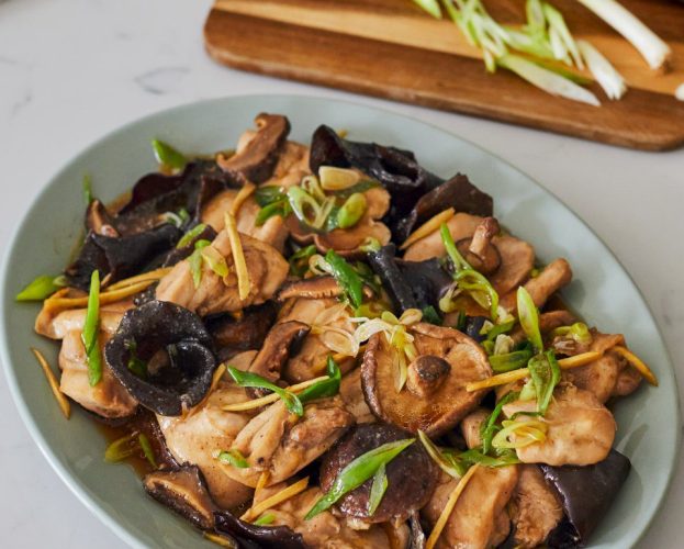 chicken and wood ear mushrooms