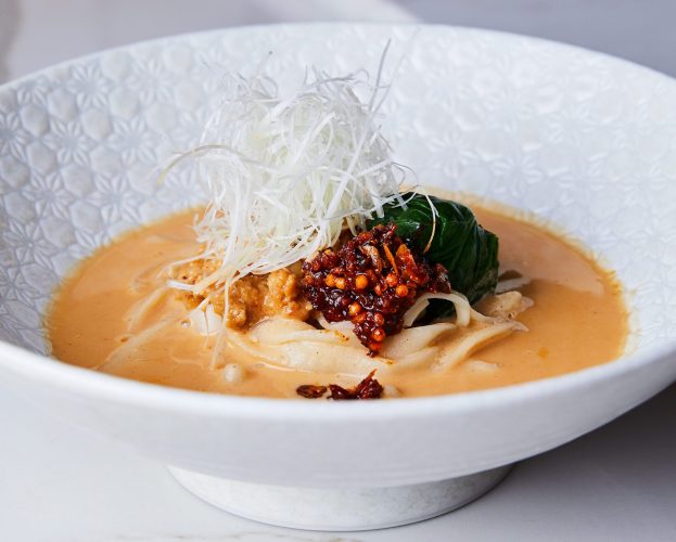 A bowl of susuru (udon soup with chicken and sesame)