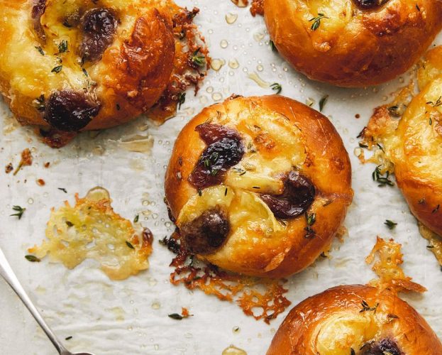 Olive oil brioche with brie, roasted grapes, honey and thyme