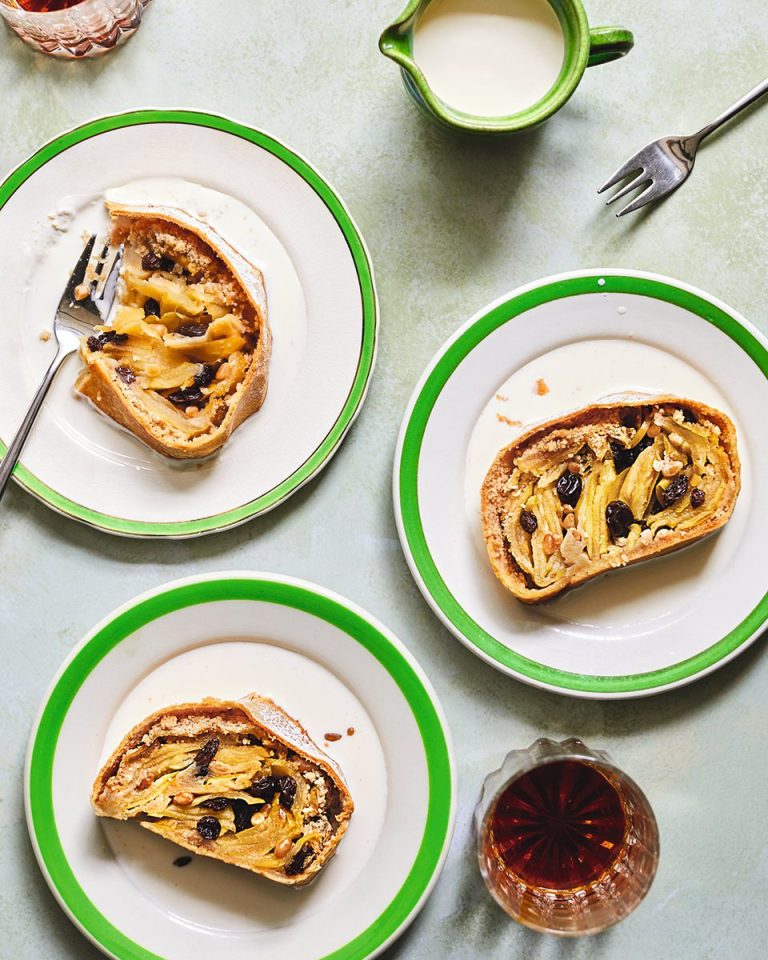 Strudel di mele (apple strudel)