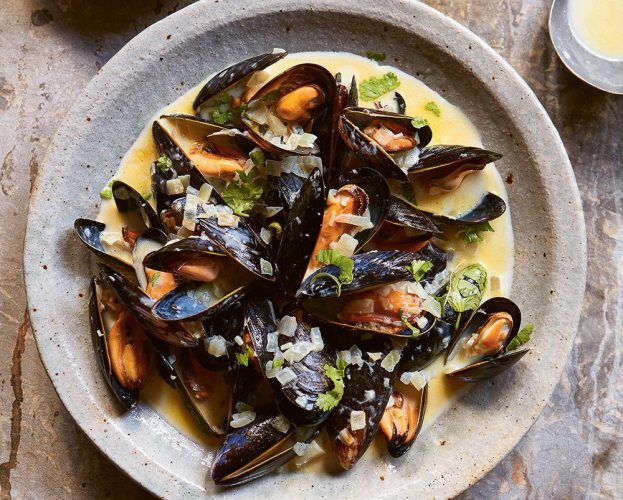 Mussels in ginger, coconut and red chilli broth