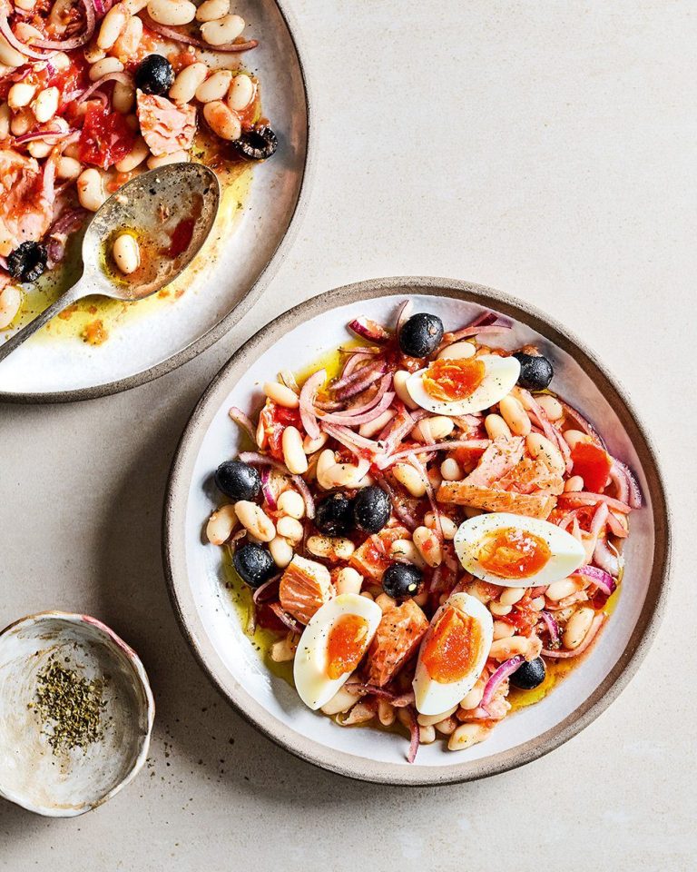 Murcia salad with beans and trout